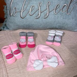Baby girl socks and hat